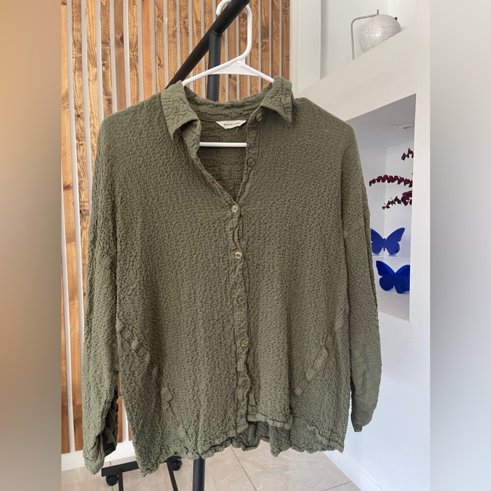 Max mara blouse never wore don’t know how to iron and need to be iron